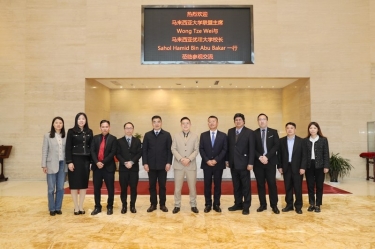 馬來西亞大學聯盟主席拿督斯里黃炫碩一行蒞臨景興紙業參觀交流，共建“一帶一路”人才培養培訓基地