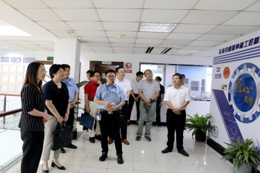 2020年7月14日，時任浙江省總工會黨組成員、副主席張衛華一行蒞臨景興紙業調研推進新時代產業工人隊伍建設改革工作