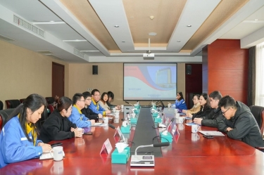 市委常委、宣傳部部長沈志鳳蒞臨景興紙業慰問高端人才